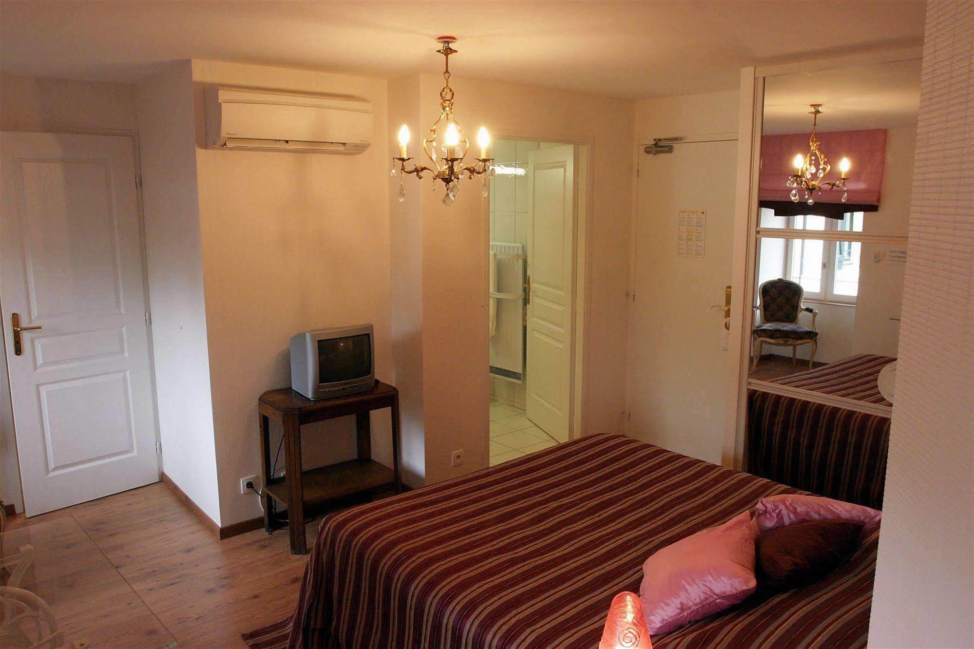 Château De La Dame Blanche - Logis Hotel Geneuille